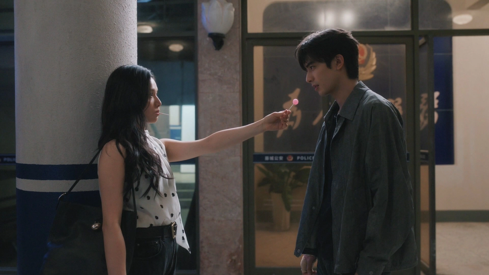 Chó Hoang Và Xương - 347150