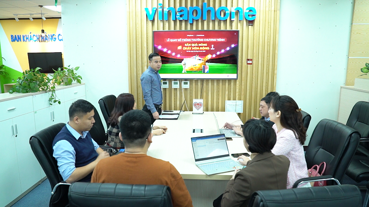 Công bố kết quả quay số trúng thưởng chương trình “Săn quà nóng - Cháy mùa bóng”