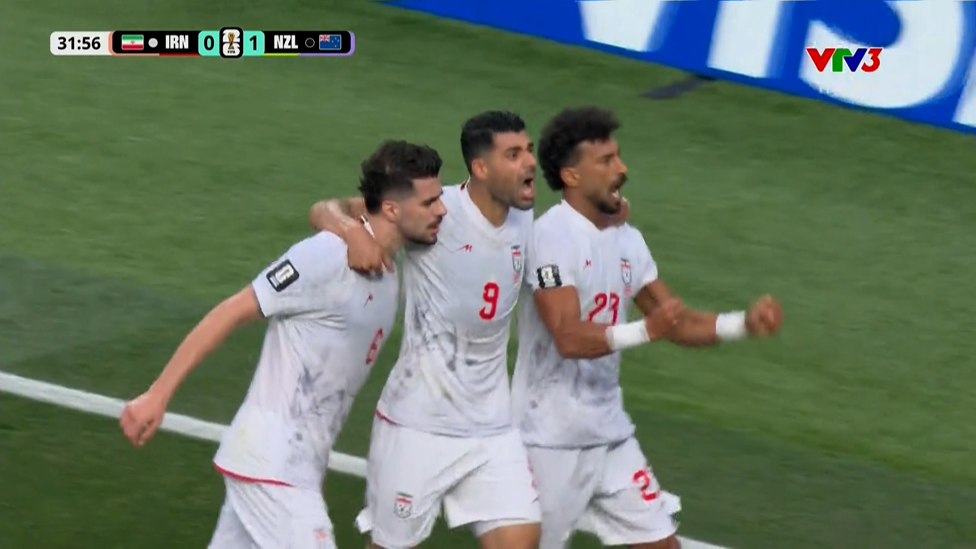Rezaeian dứt điểm cận thành, gỡ hòa 1-1 cho Iran