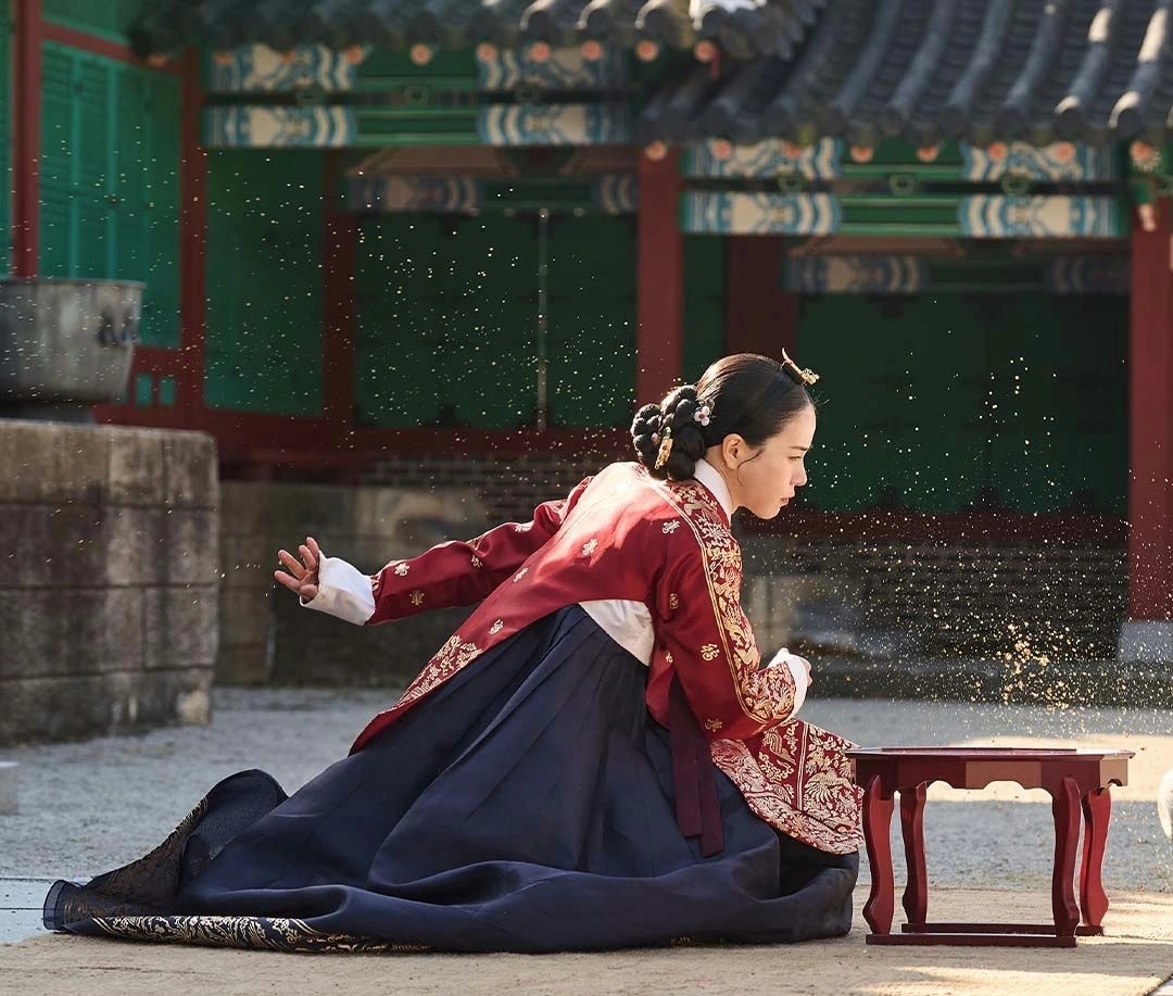 Kẻ Thù Hoàng Gia Của Tôi (My Royal Nemesis) và cú sốc văn hóa khiến khán giả cười liên tục