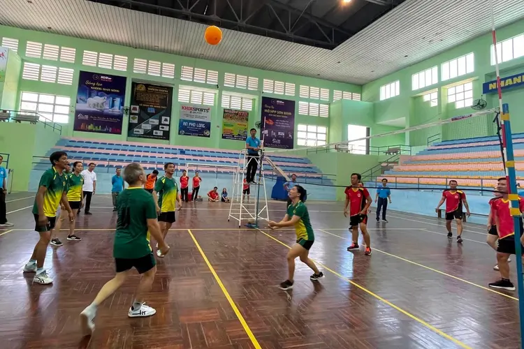 Luật bóng chuyền hơi chi tiết dành cho người mới bắt đầu