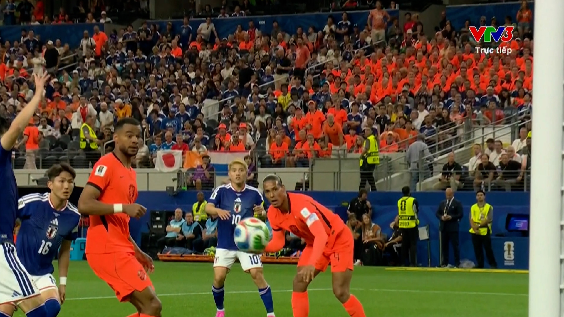 Van Dijk cởi bỏ nút thắt